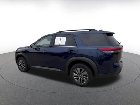 Used 2025 Nissan Pathfinder SV AWD/4WD image 10
