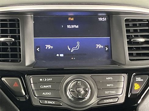 Used 2019 Nissan Pathfinder SV image 16