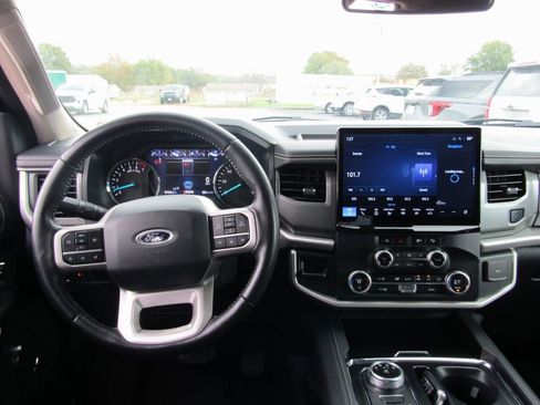 Used 2024 Ford Expedition Max XLT image 5