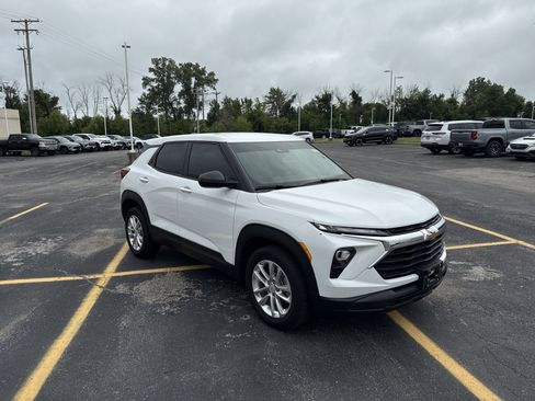 Used 2024 Chevrolet TrailBlazer LS w/ LS Convenience Package FWD image 8