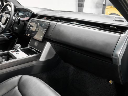 Used 2024 Land Rover Range Rover Autobiography AWD/4WD image 13