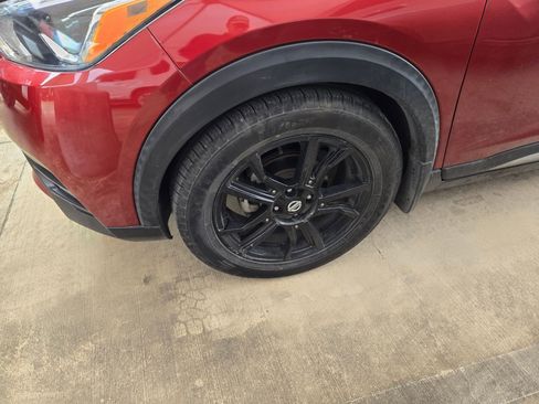 Used 2020 Nissan Kicks SR w/ SR Premium Package image 8