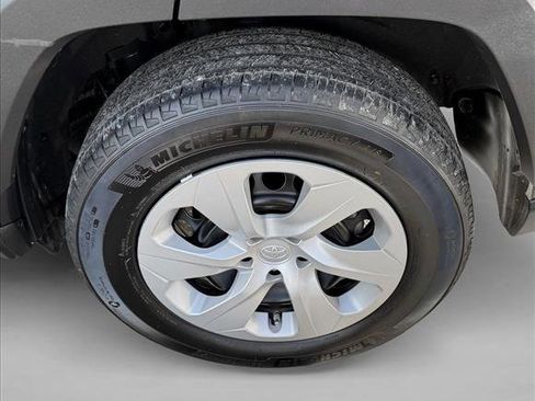Used 2024 Toyota RAV4 LE AWD/4WD image 9