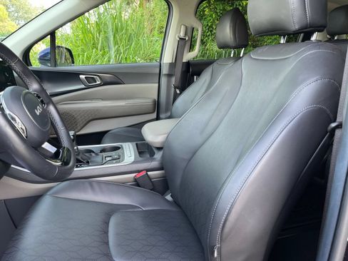 Used 2026 Kia Carnival FWD image 37