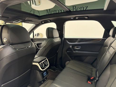 Used 2020 Bentley Bentayga V8 image 18