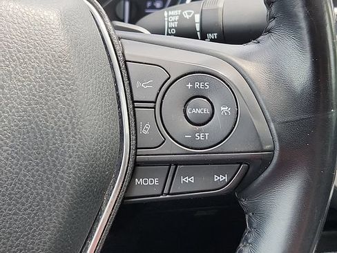 Used 2020 Toyota Camry SE w/ Sunroof Package FWD image 23