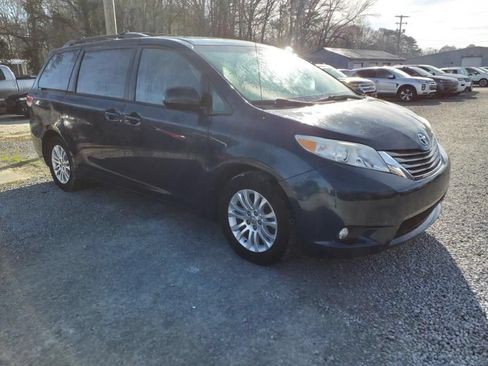 Used 2012 Toyota Sienna XLE FWD image 5