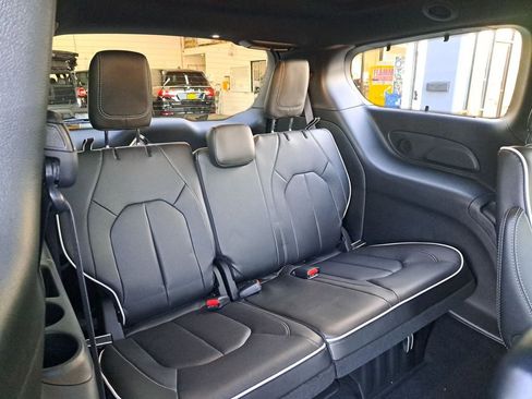 New 2026 Chrysler Pacifica Limited w/ Uconnect Theater Family Group image 16