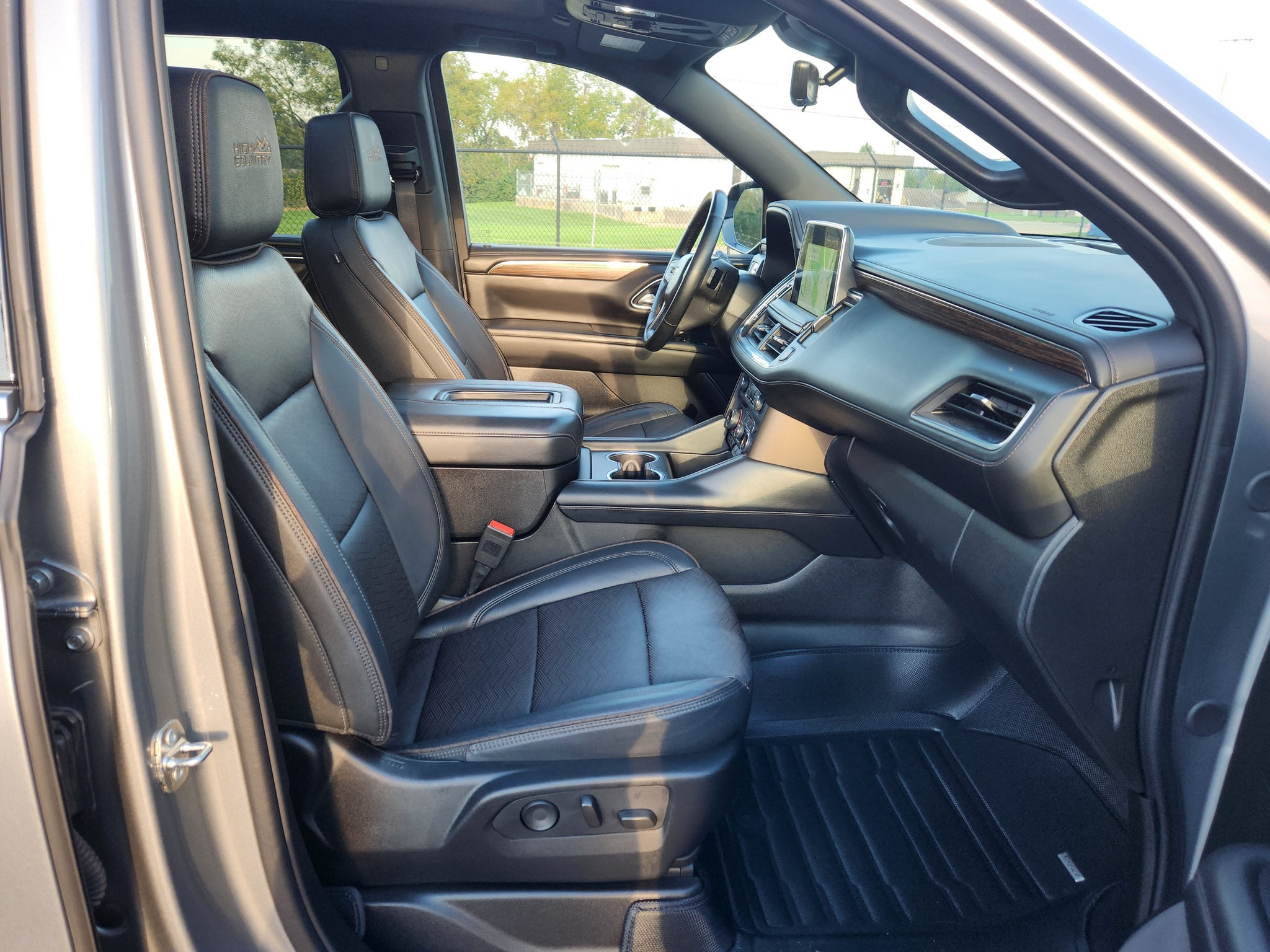 Used 2024 Chevrolet Suburban High Country AWD/4WD image 46
