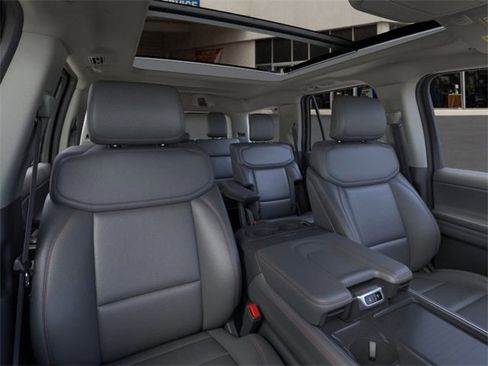 New 2025 Ford Expedition Active image 10