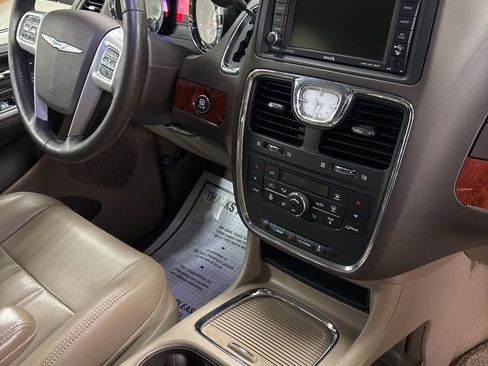 Used 2014 Chrysler Town & Country Touring-L w/ Driver Convenience Group FWD image 29