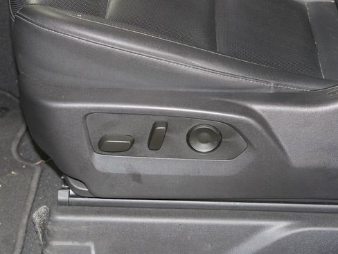 Used 2025 GMC Sierra 1500 SLT image 17