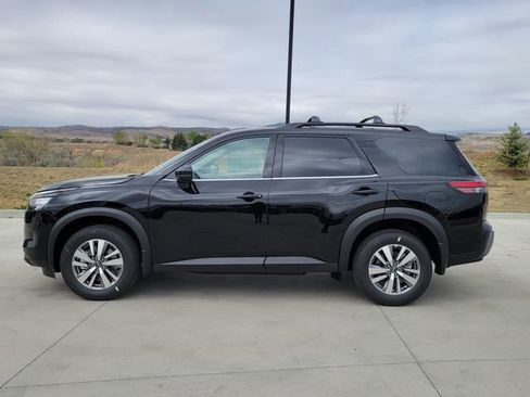 New 2026 Nissan Pathfinder SL AWD/4WD image 2