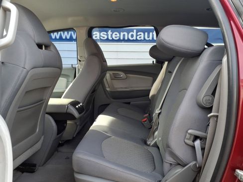 Used 2011 Chevrolet Traverse LT w/ Personal Connectivity Package FWD image 8