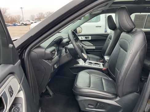 Used 2023 Ford Explorer Limited w/ Limited Technology Package image 16