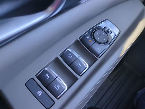 New 2026 Kia Carnival FWD image 24