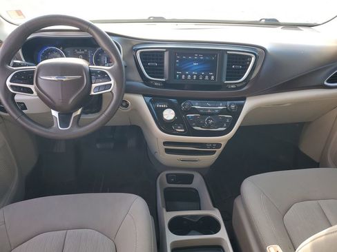 Used 2019 Chrysler Pacifica LX image 24