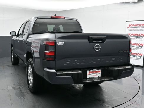 Used 2023 Nissan Frontier SV image 6