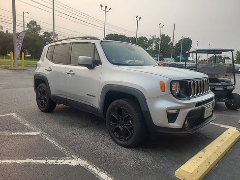 Used 2019 Jeep Renegade Latitude w/ Popular Equipment Group AWD/4WD image 2