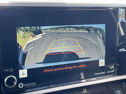 Used 2022 Toyota Tundra SR5 w/ SR5 Convenience Package AWD/4WD image 14