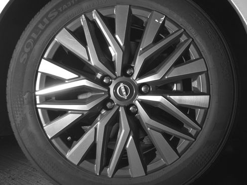 Used 2025 Nissan Altima 2.5 SV FWD image 13