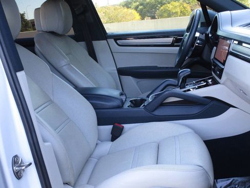 Used 2019 Porsche Cayenne image 9