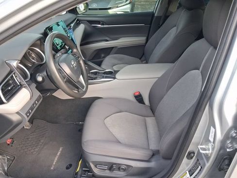 Used 2022 Toyota Camry LE FWD image 11