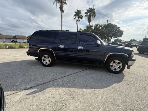 Used 2006 Chevrolet Suburban LS w/ Smart Select Package RWD image 4