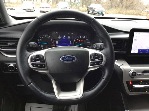 Used 2022 Ford Explorer XLT w/ Equipment Group 202A image 18