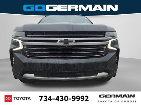 Used 2022 Chevrolet Suburban LT w/ LT Signature Package image 3