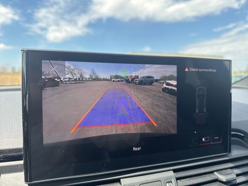 Used 2025 Audi Q5 2.0T Premium image 11