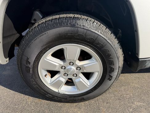 Used 2011 Jeep Liberty Sport AWD/4WD image 41
