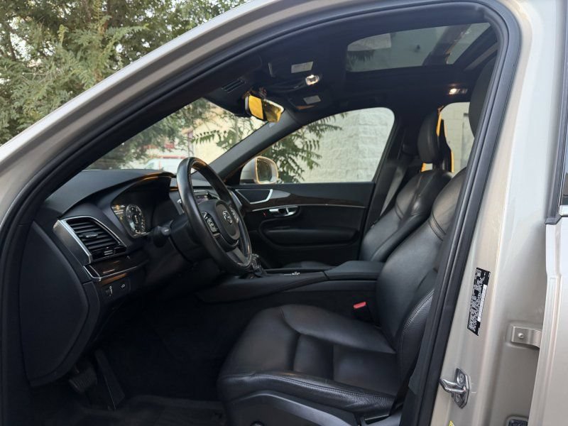 Used 2016 Volvo XC90 T6 Momentum w/ Momentum Plus Package AWD/4WD image 10