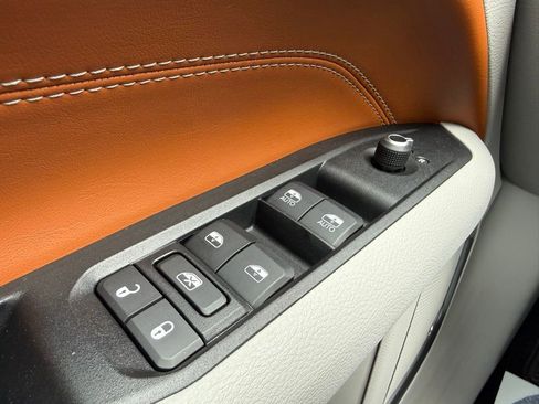 Certified 2022 Jeep Compass Limited w/ Sun and Sound Group AWD/4WD image 25