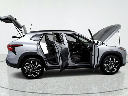 Certified 2024 Chevrolet Trax RS w/ Sunroof Package FWD image 13
