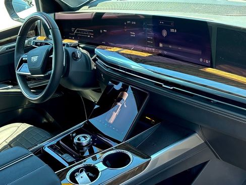 Used 2025 Cadillac Escalade Sport Platinum image 29