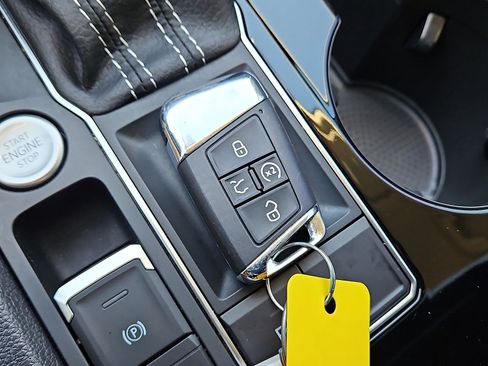 Used 2023 Volkswagen Atlas SE image 20