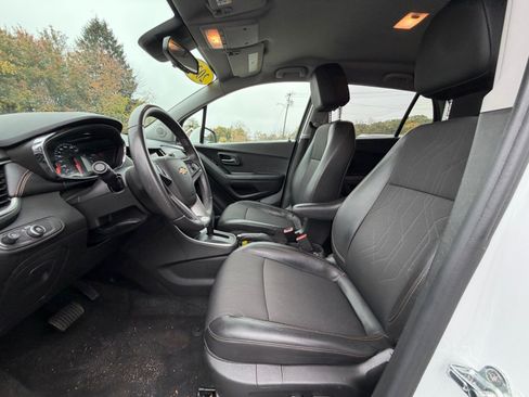 Used 2022 Chevrolet Trax LT w/ Sport Edition image 11