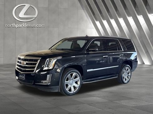 Used 2019 Cadillac Escalade Luxury image 3