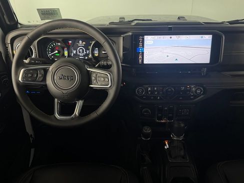 Used 2025 Jeep Wrangler Unlimited Sahara AWD/4WD image 13