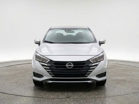 Used 2025 Nissan Versa SV FWD image 2