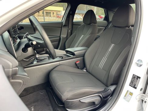 Certified 2025 Hyundai Elantra Sport w/ Cargo Package image 18