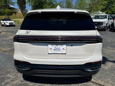 New 2026 Lincoln Nautilus Premier image 6