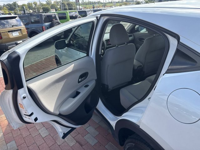 Used 2018 Honda HR-V LX image 27