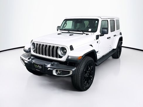 Used 2025 Jeep Wrangler Sahara image 3