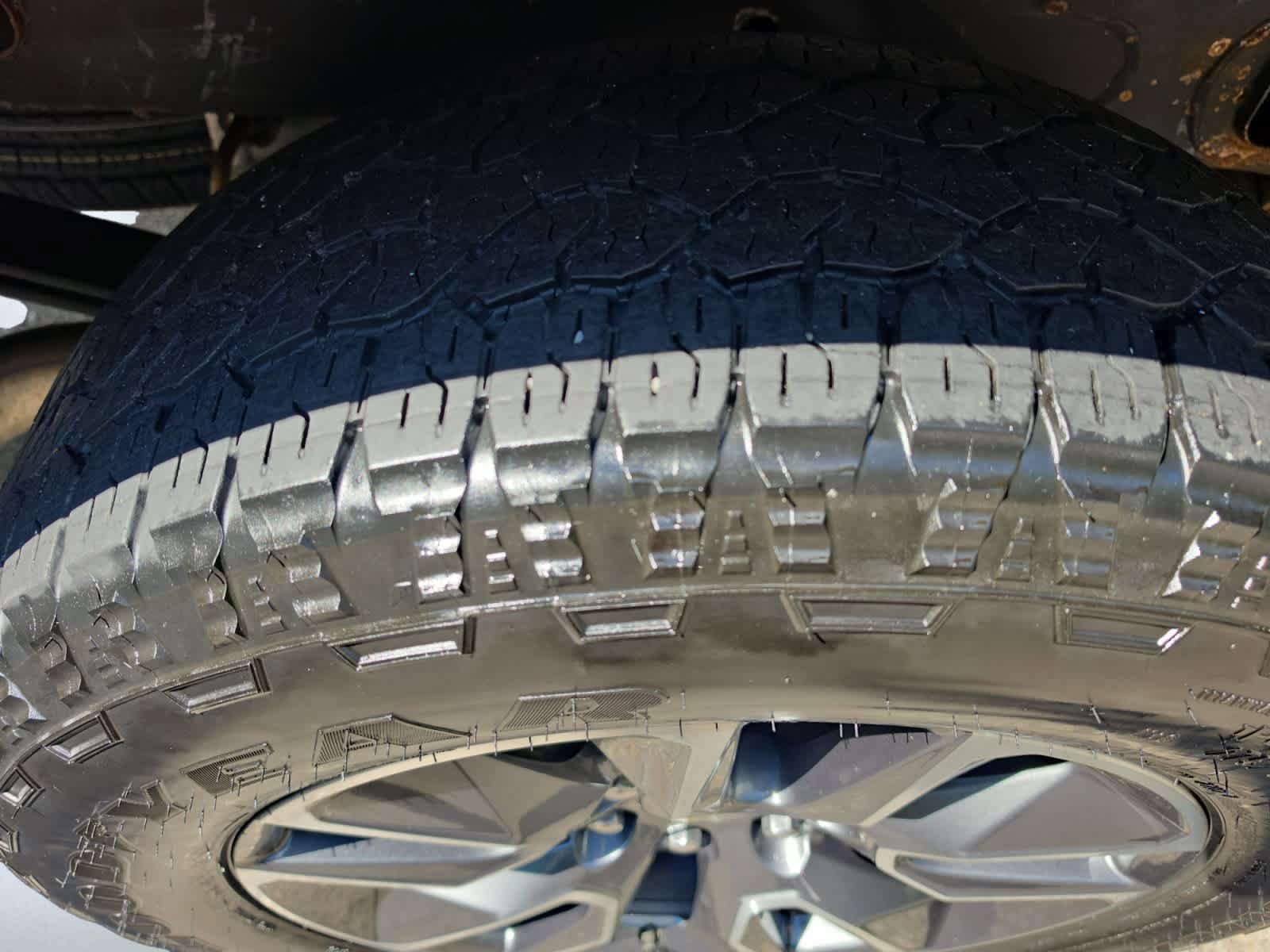 Used 2023 Chevrolet Silverado 1500 LT AWD/4WD image 8