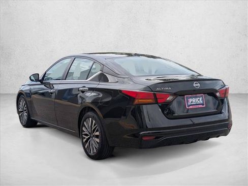 Used 2024 Nissan Altima 2.5 SV FWD image 8