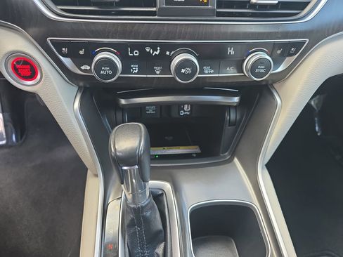 Used 2018 Honda Accord Touring image 27