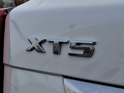 Used 2021 Cadillac XT5 Premium Luxury image 30