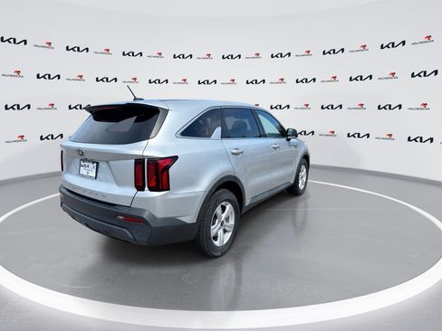 Used 2021 Kia Sorento LX FWD image 8